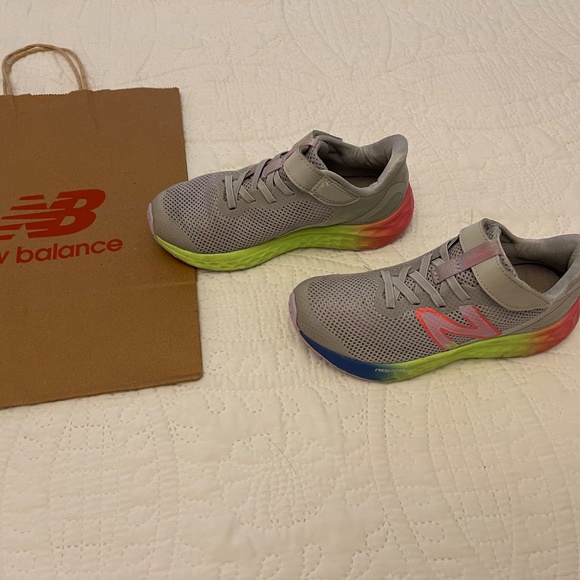 New Balance Fresh Foam Arishi Gray Rainbow Sneakers - Picture 12 of 16